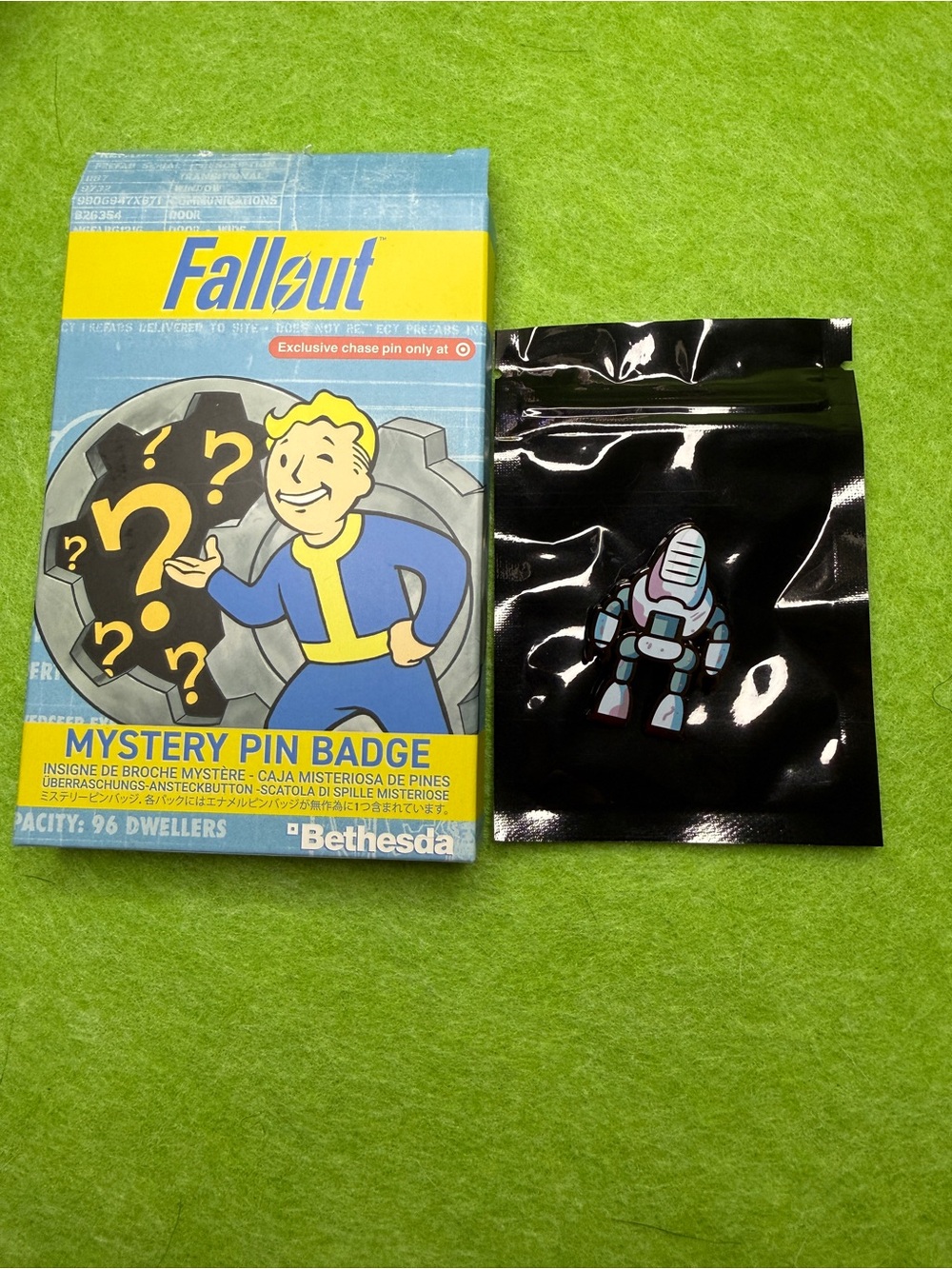 Fallout Mystery Pin Badge - Vault Boy Artwork with Protectron Pin